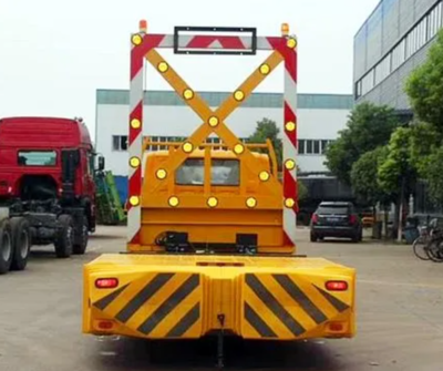 湛江防撞緩沖車與掃路車租賃服務(wù) 就近派發(fā)，高效便捷