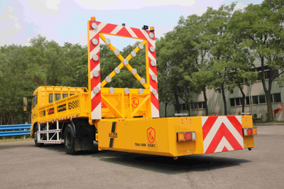 高遠圣工HGY5129TFZD6100K標配版防撞緩沖車掃路車 一體化作業(yè)的交通安全衛(wèi)士